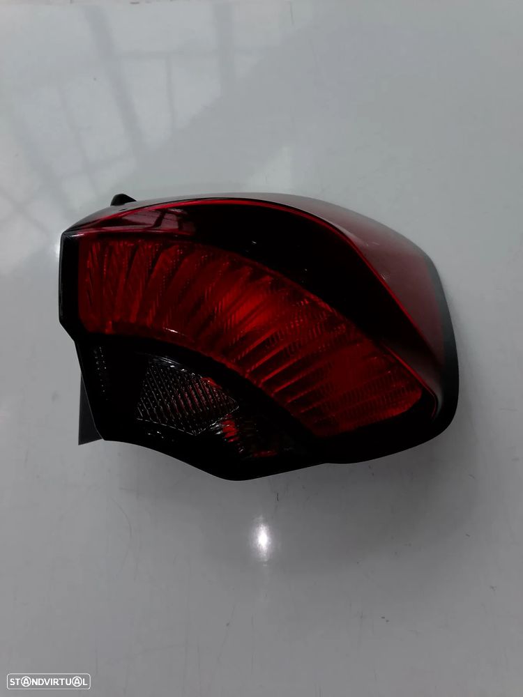 FAROLIM DIREITO PAINEL FIAT TIPO SW / 0521153420E - 1