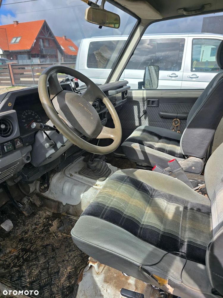 Toyota Land Cruiser LJ70 - 12