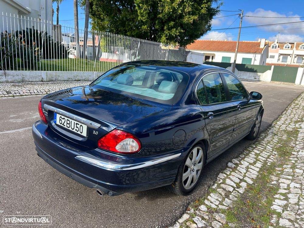 Jaguar X-Type 3.0 V6 Executive - 4