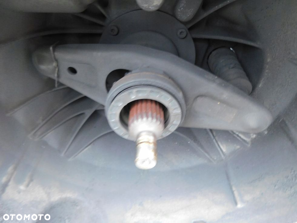 Skrzynia biegów manual BMW 5 E60 E61 2.0D 520D 6 biegów star-stop N47D20 - 6