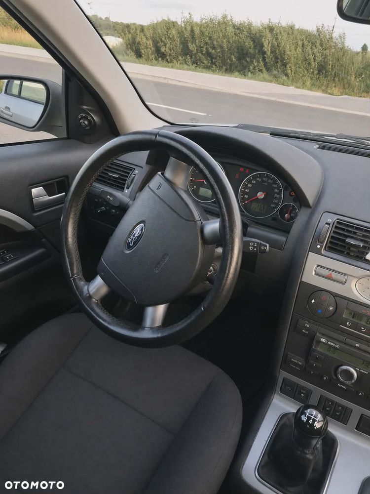 Ford Mondeo 1.8 Ambiente - 2