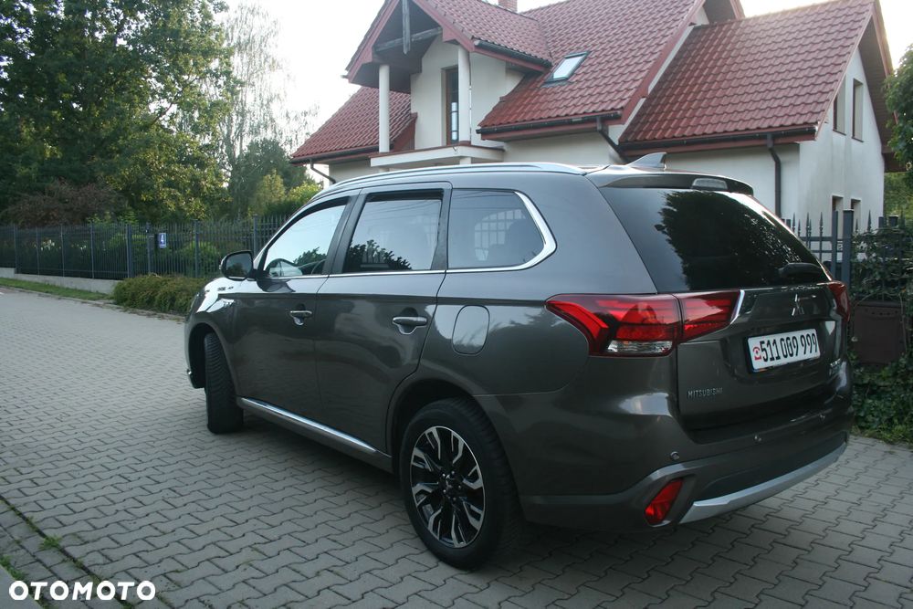 Mitsubishi Outlander Intense + - 16