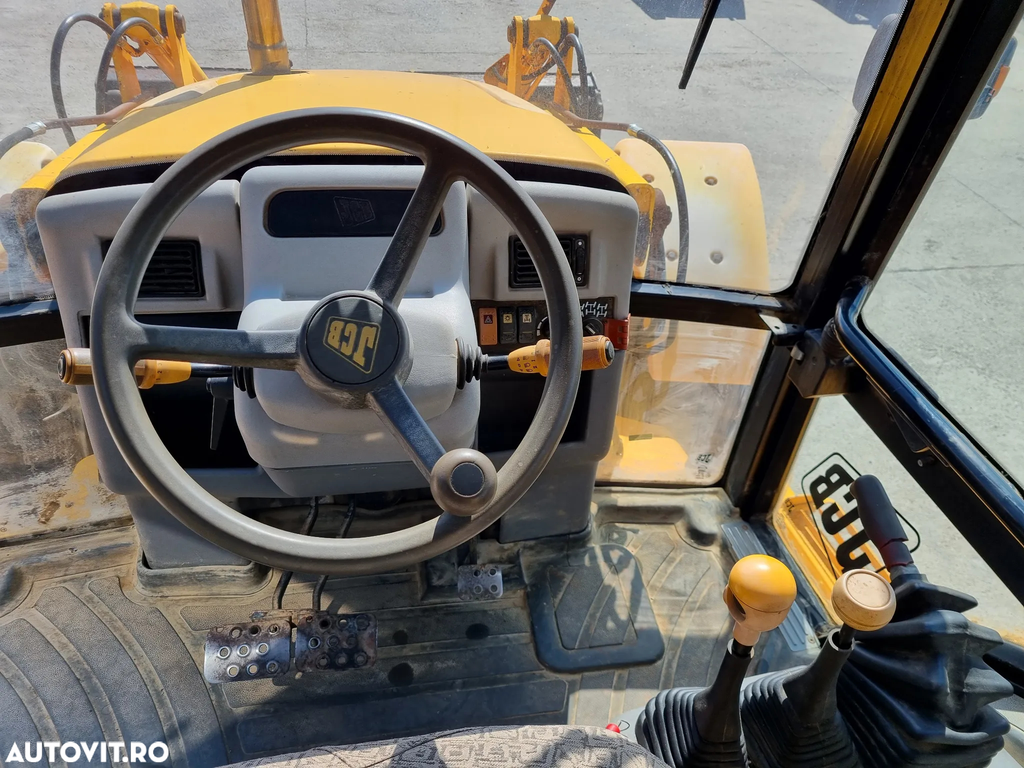 JCB 4CX - 12