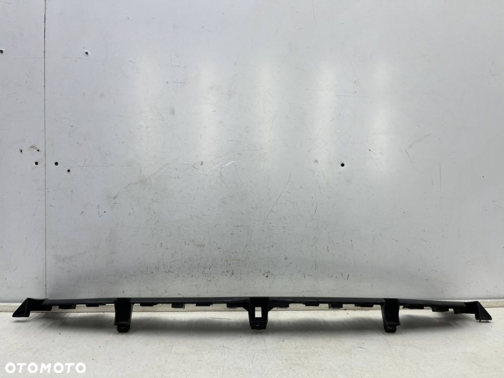 Ślizg Seat Leon III 5f KOMBI 12-16r. tylne środkowe GÓRNE mocowanie wspornik uchwyt zderzaka - 4