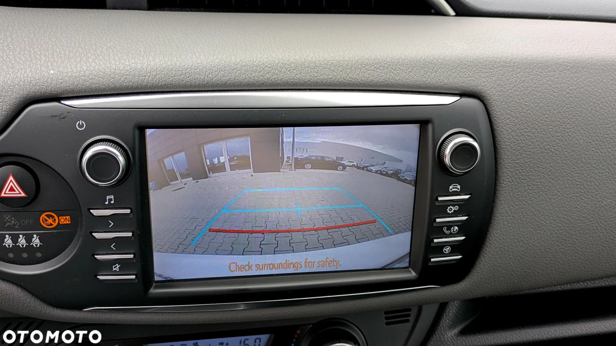 Toyota Yaris Hybrid 100 Premium - 9