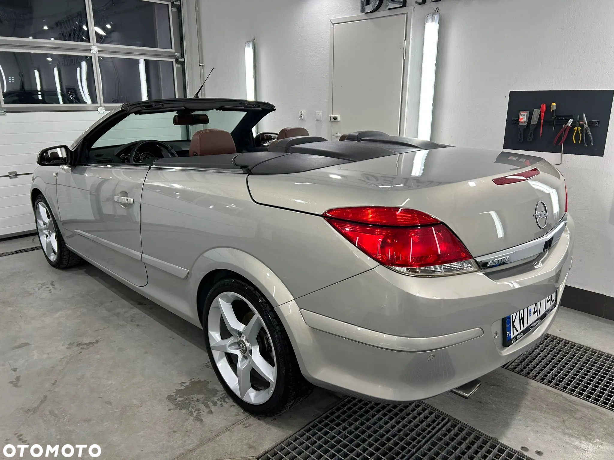 Opel Astra TwinTop 1.8 Cosmo - 17