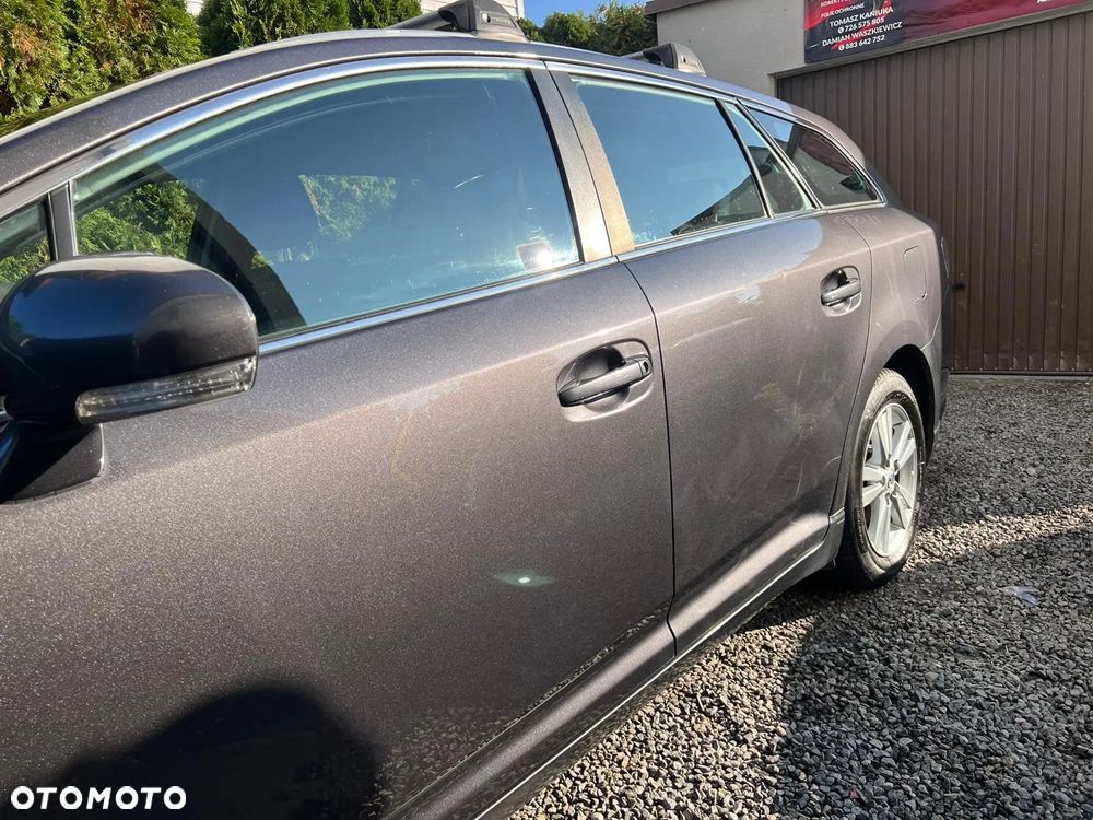 Toyota Avensis 1.8 Sol - 21