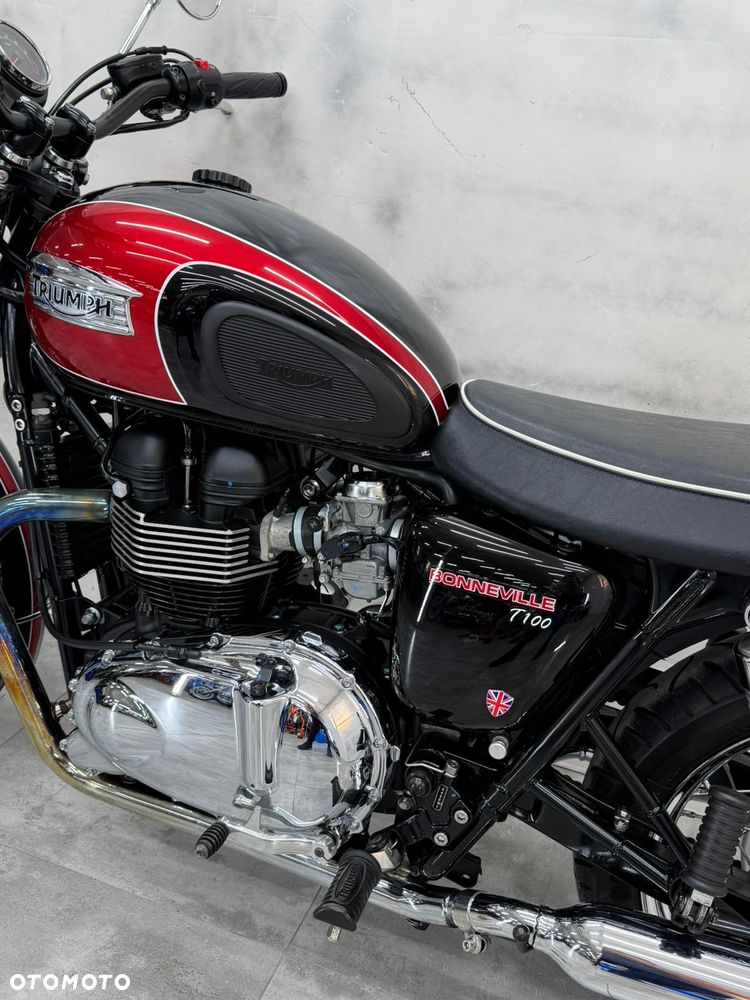 Triumph Bonneville - 12