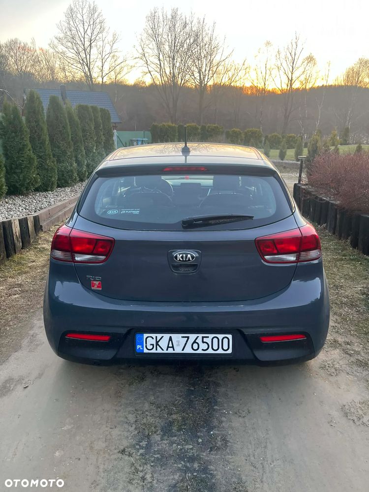 Kia Rio 1.2 L - 5