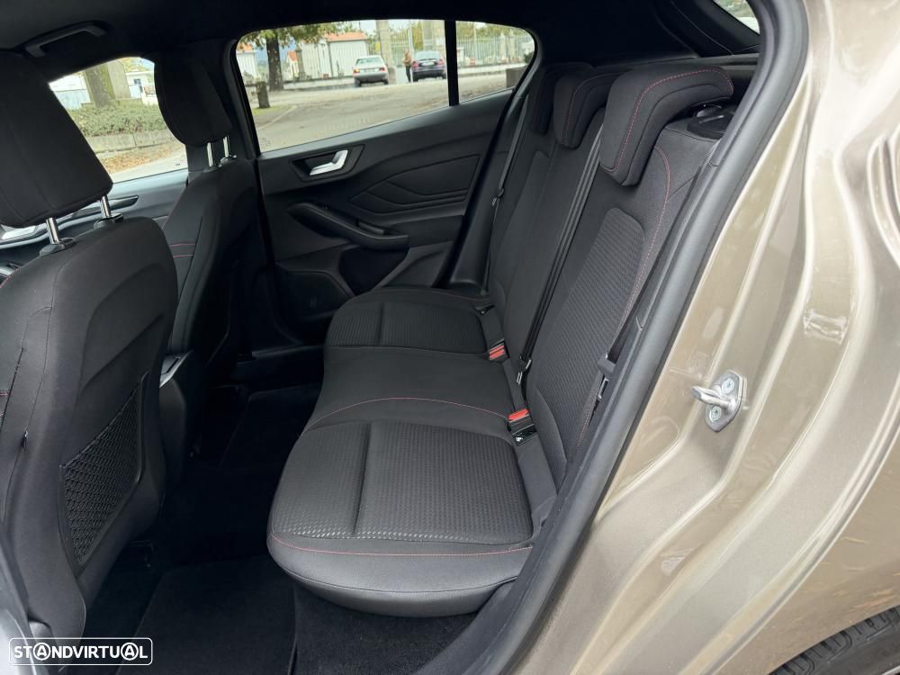 Ford Focus 1.0 EcoBoost S&S Aut. ST-LINE - 23