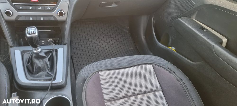 Hyundai Elantra 1.6 MPi Classic - 9