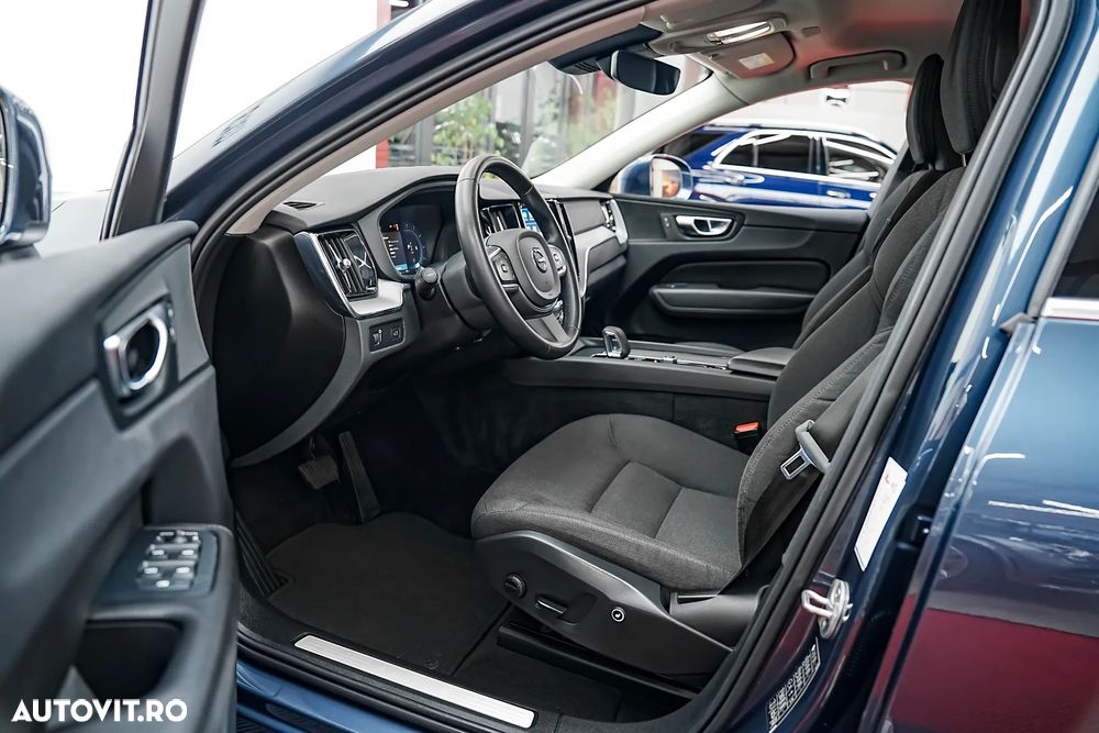 Volvo XC 60 B4 D AWD Geartronic Momentum Pro - 4
