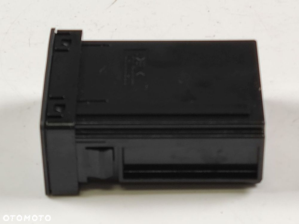 LEXUS ES gen VII 18-21r Gniazdo Panel USB - 8