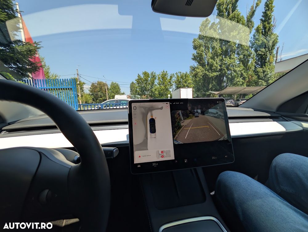 Tesla Model Y - 22