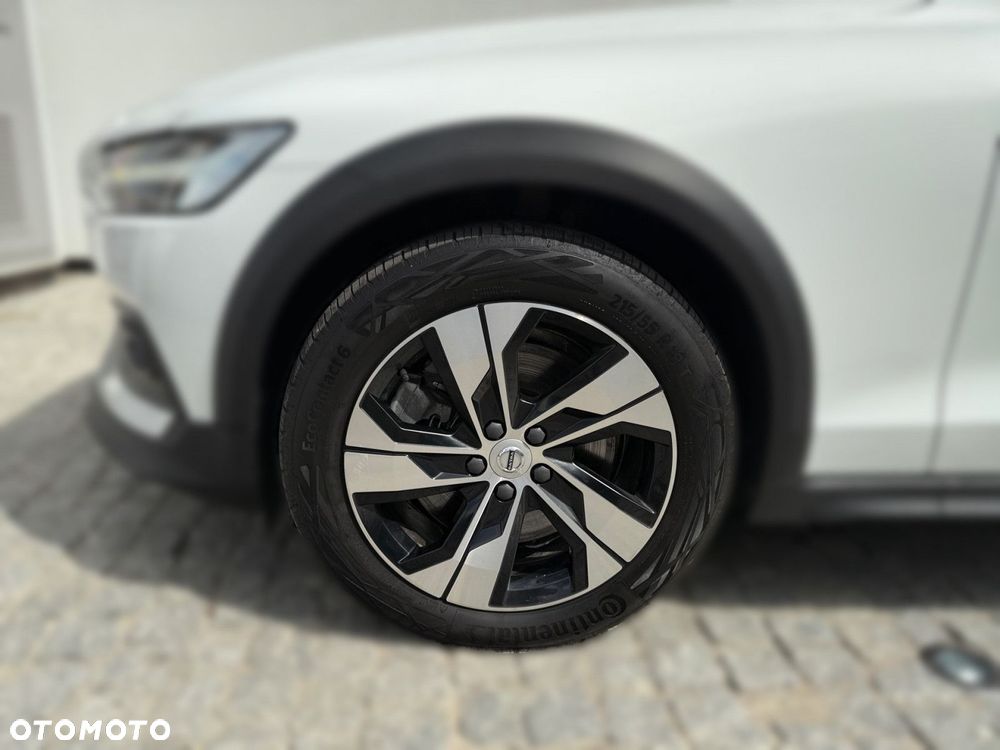 Volvo V60 Cross Country - 10