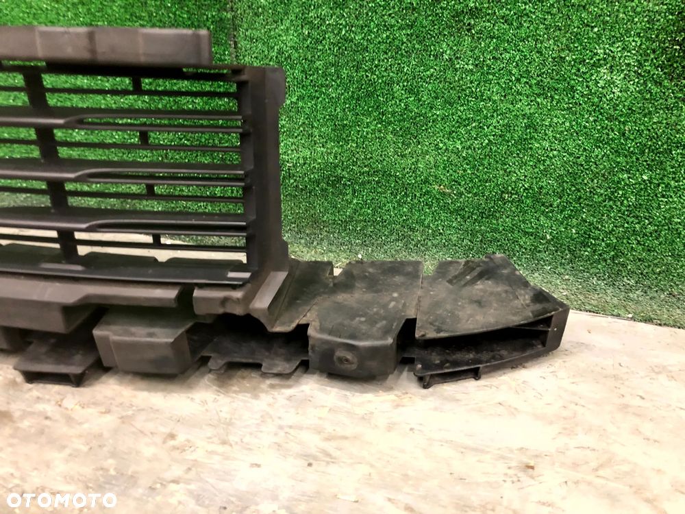 RENAULT FLUENCE 09-12 KRATKA ATRAPA ZDERZAKA PRZEDNIA PRZÓD ŚRODKOWA USZKODZONA 622540015R - 2