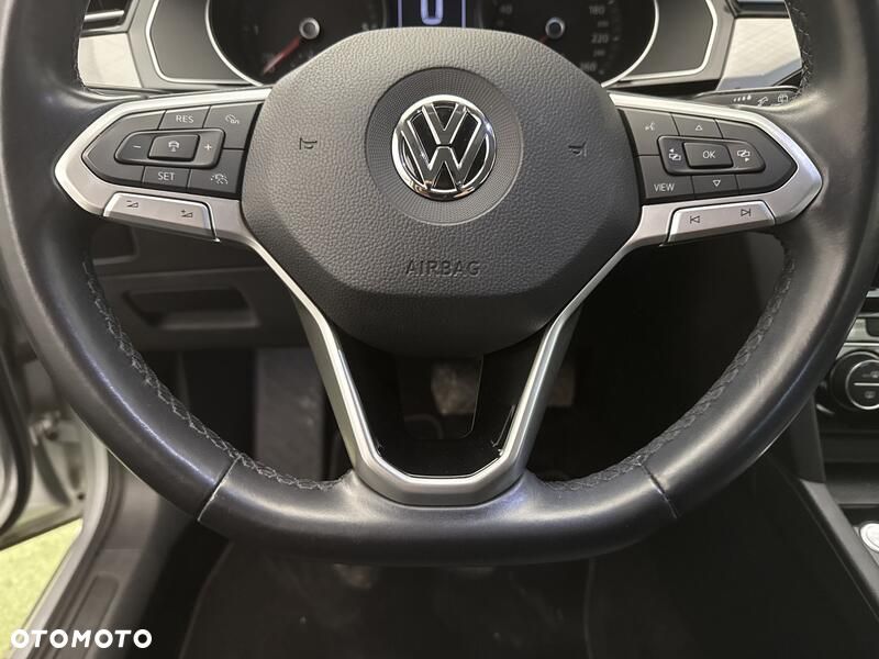 Volkswagen Passat - 13