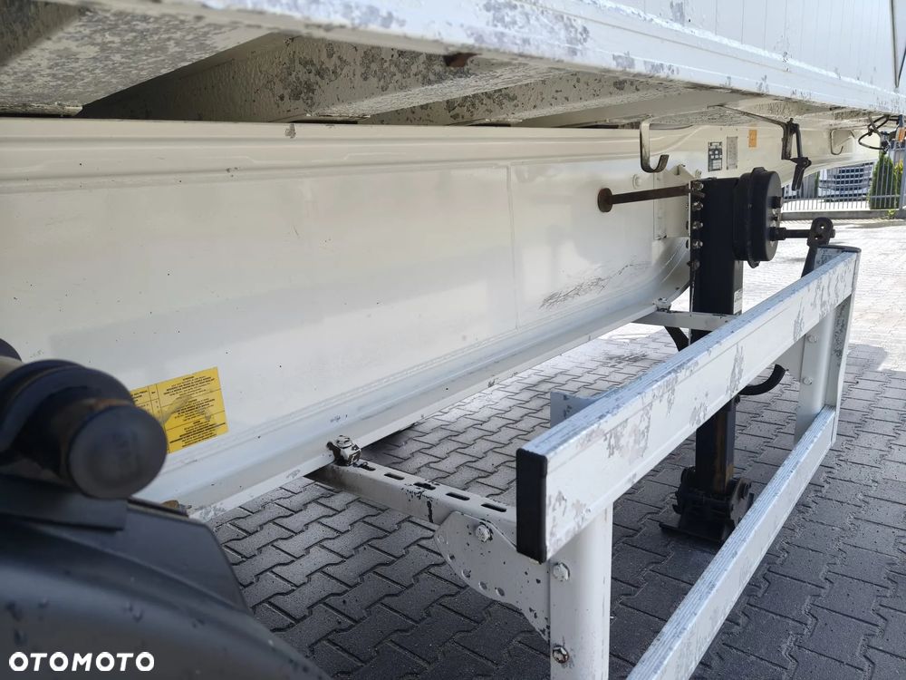 Benalu WYWROTKA 56m3 ALUMINIOWA / OSIE MERCEDES/OŚ PODNOSZONA / DRZWI / SZYBER ZBOŻOWY - 23