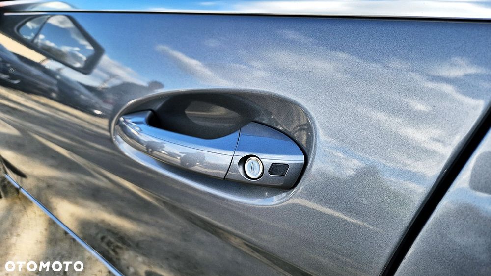 Mercedes-Benz Klasa C 180 BlueEFFICIENCY 7G-TRONIC Avantgarde - 30