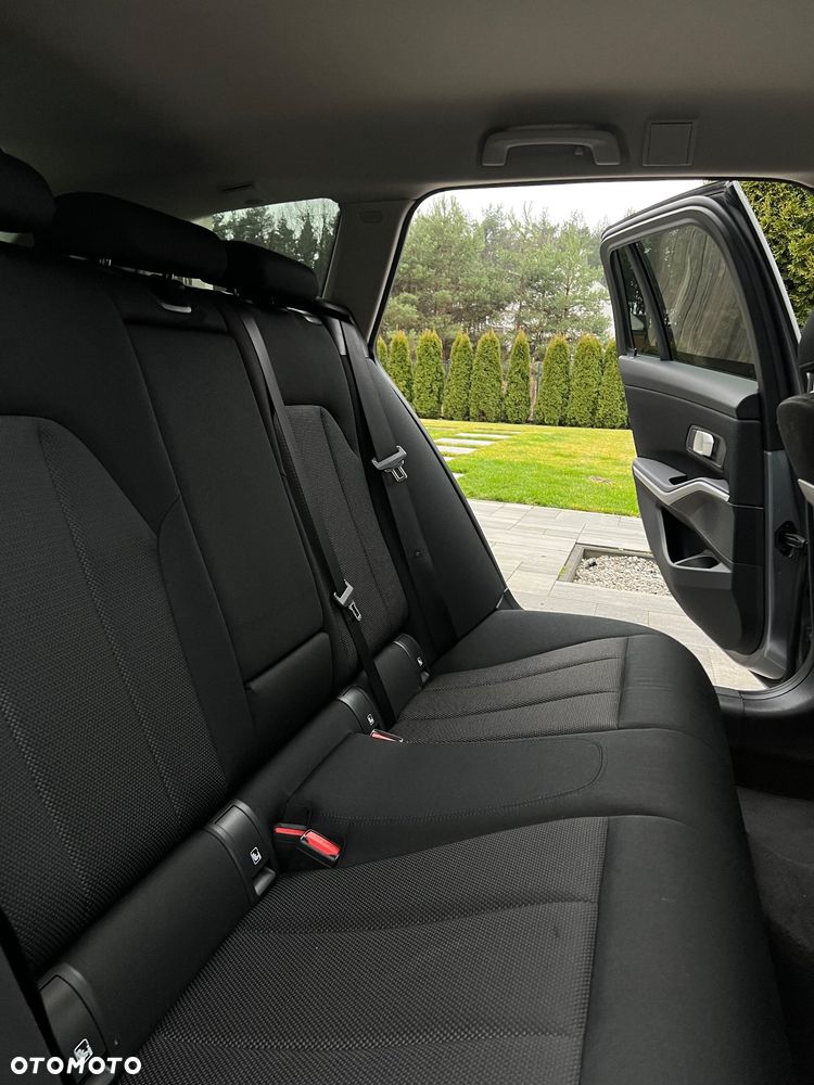 BMW Seria 3 318i - 37