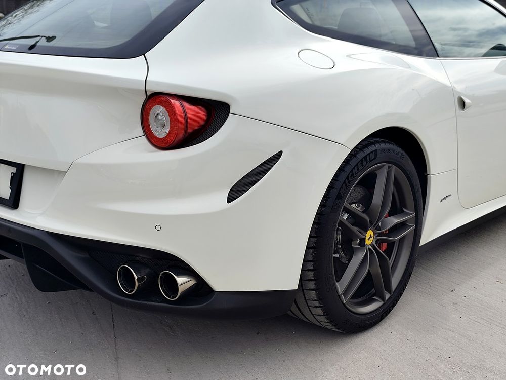 Ferrari FF - 11