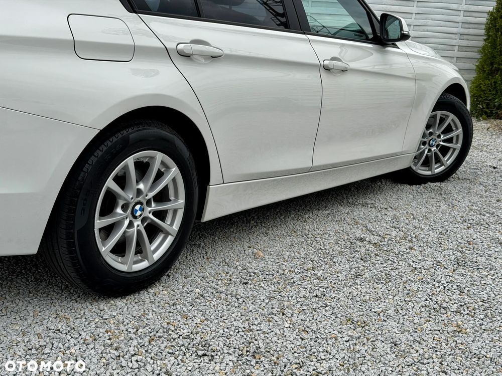 BMW Seria 3 318i - 30