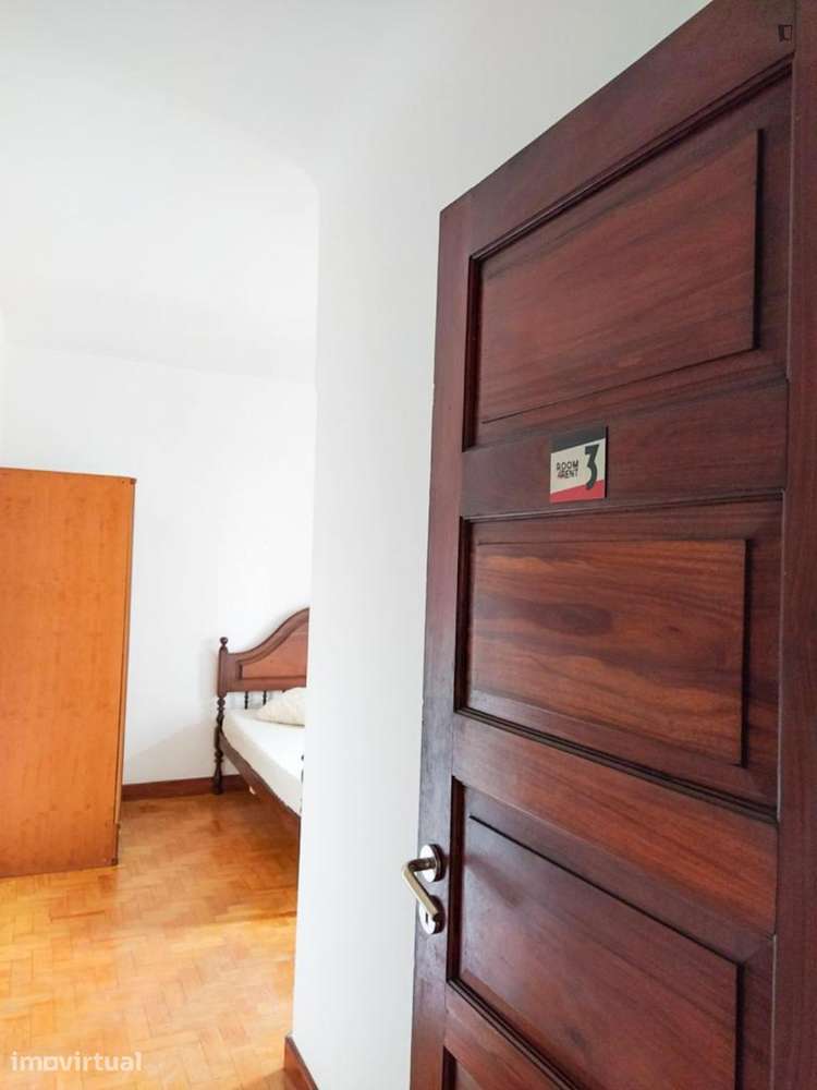 Quarto - localizado em Paranhos Porto - Grande imagem: 3/9