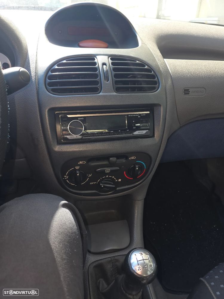 Peugeot 206 1.1 Color Line - 6