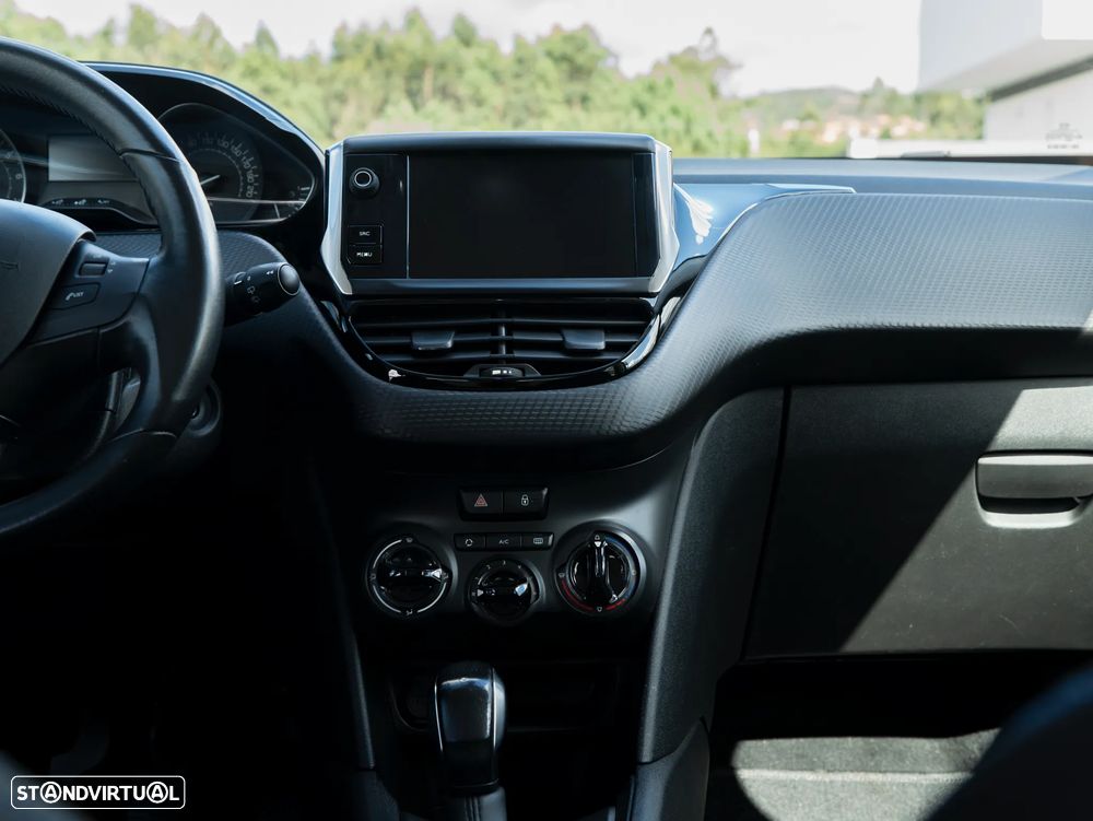 Peugeot 208 1.2 PureTech Style - 18