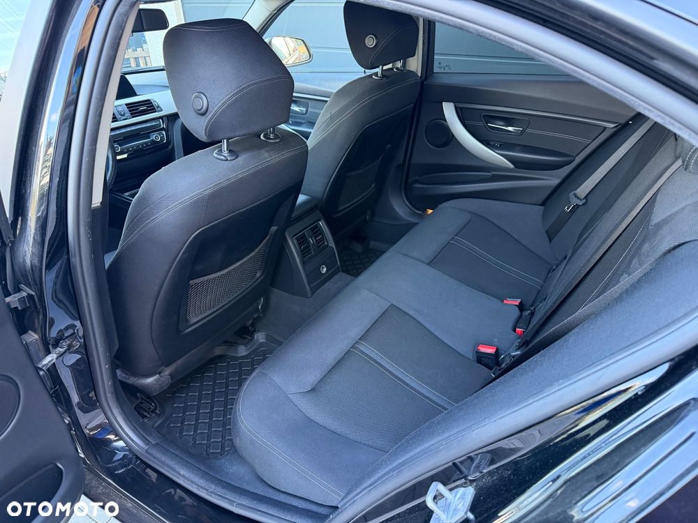 BMW Seria 3 318i GPF Sport Line Shadow - 20
