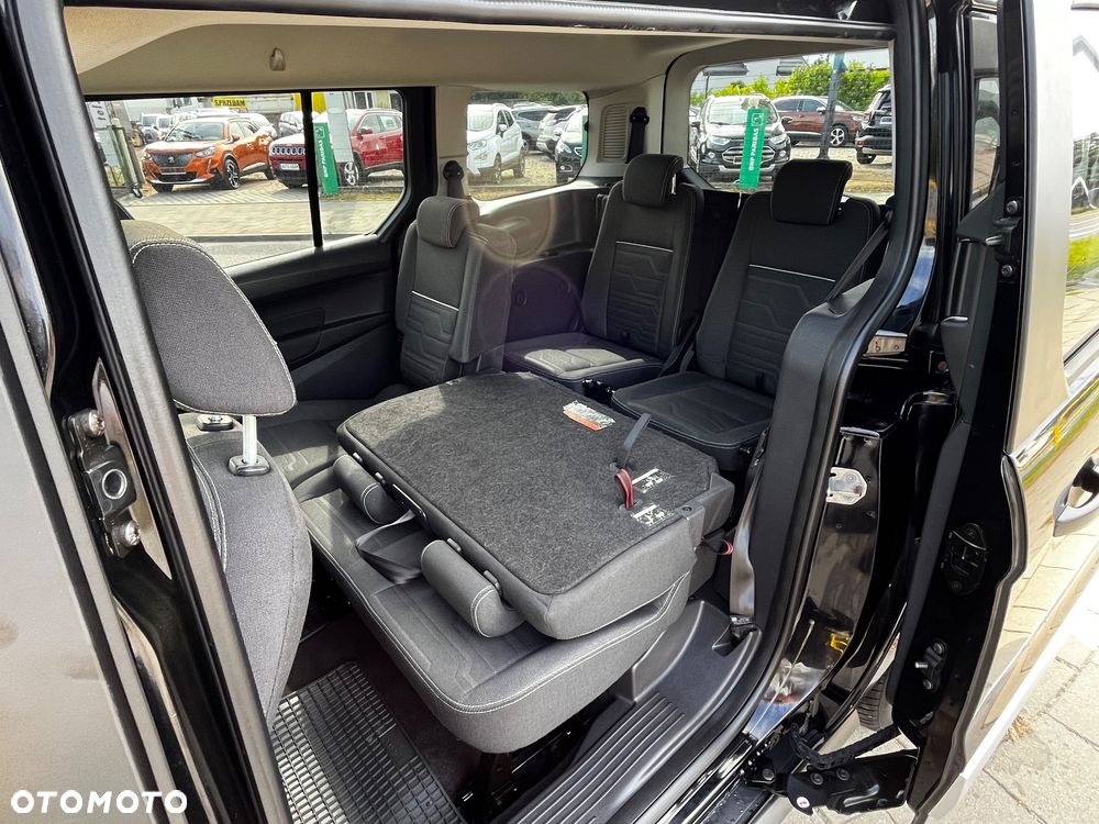 Ford Tourneo Connect Grand - 16