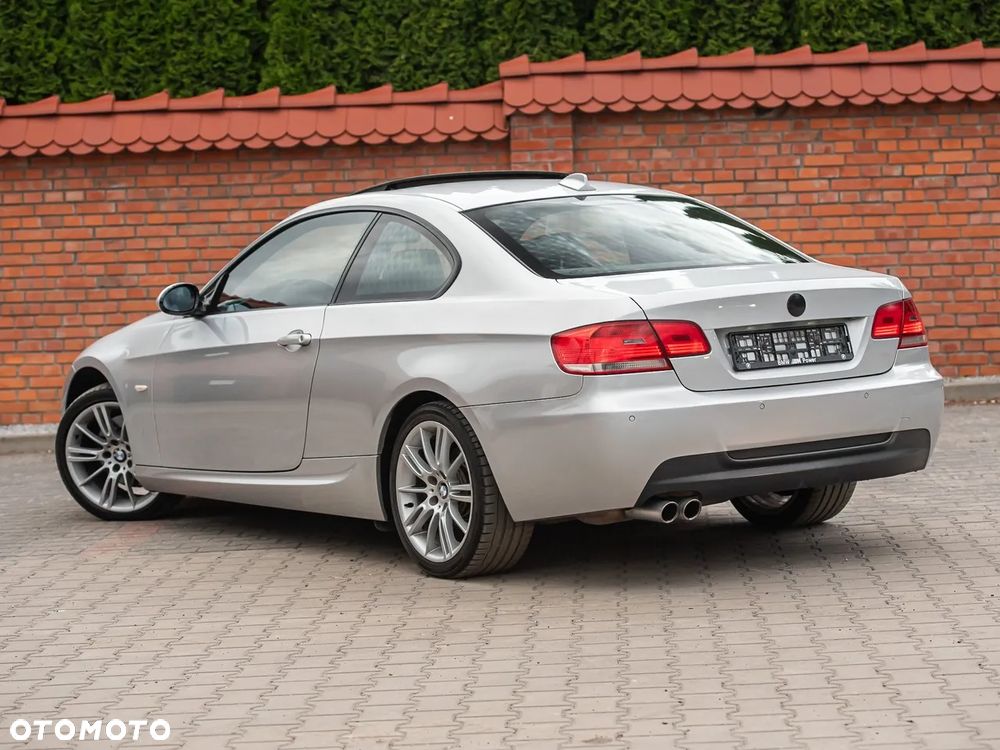 BMW Seria 3 325i xDrive M Sport Edition - 9