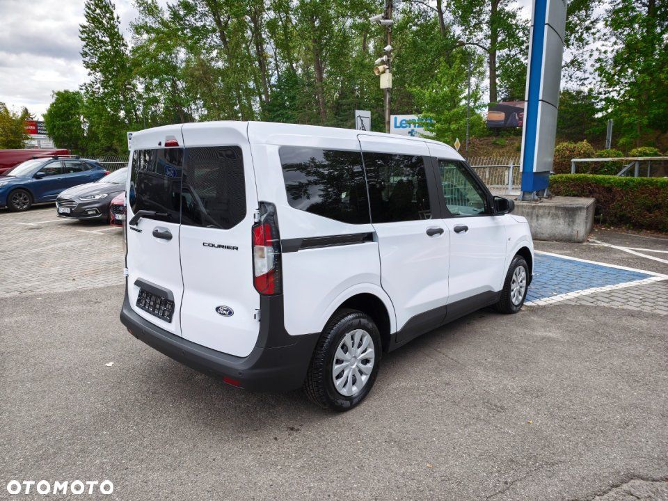 Ford Transit Courier - 6