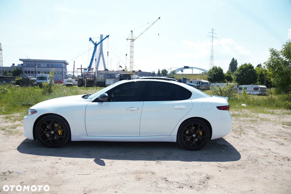Alfa Romeo Giulia 2.0 Turbo 16V AT8-Q4 Ti - 13