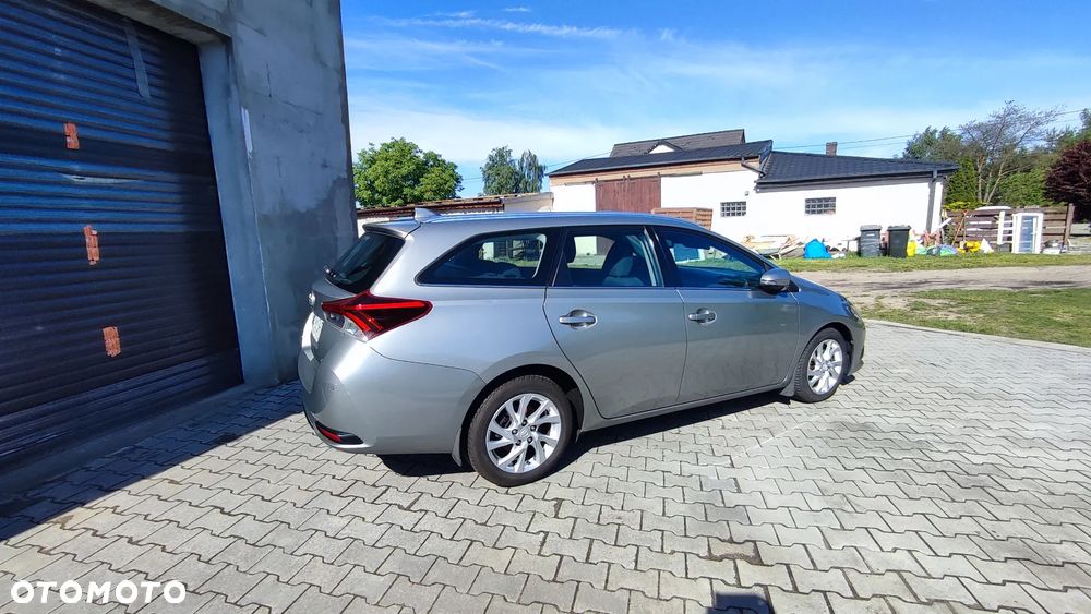 Toyota Auris 1.6 D-4D Premium - 17