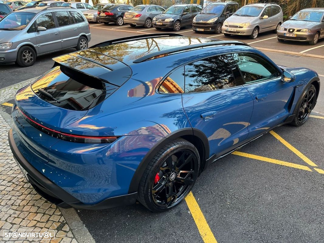 Porsche Taycan Cross Turismo 4S - 6