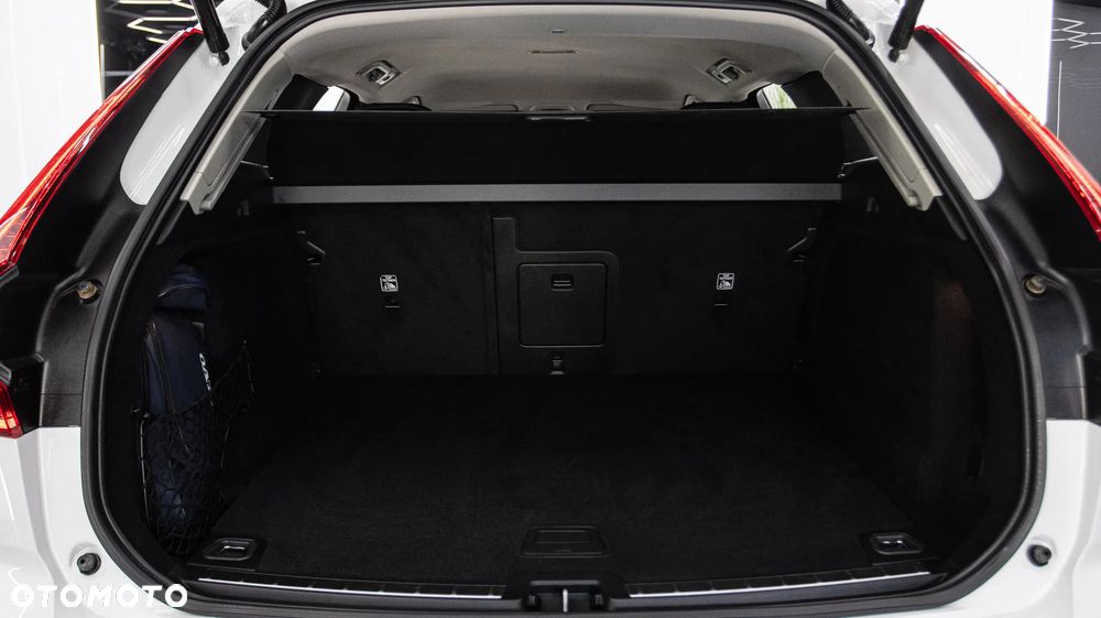Volvo XC 60 B4 D AWD Momentum Pro - 31