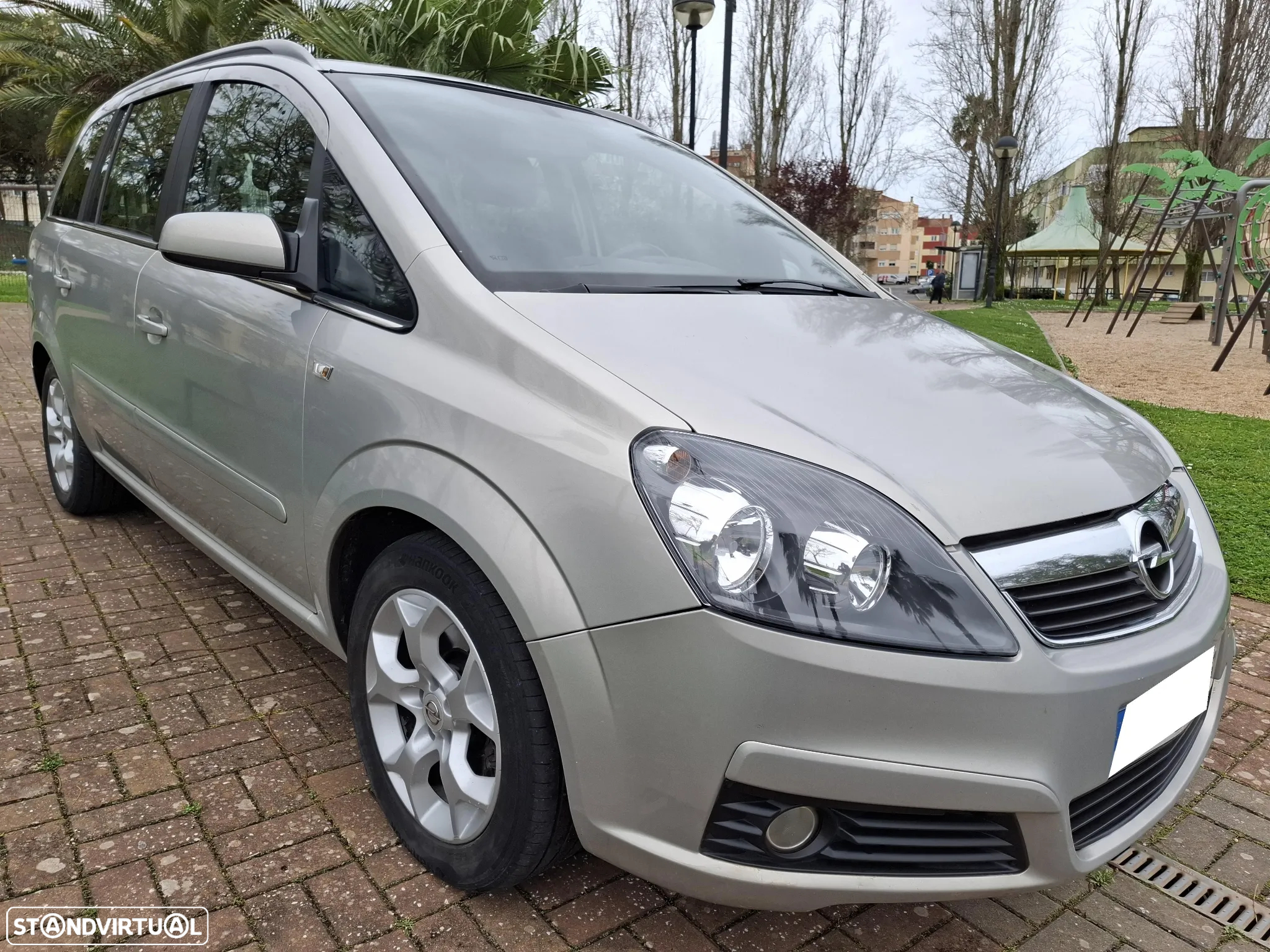 Opel Zafira 1.9 CDTi Cosmo - 2
