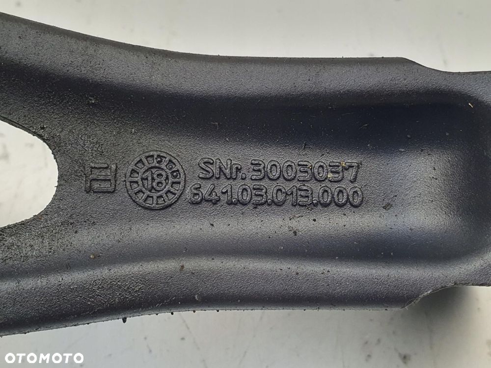 MOCOWANIE SILNIKA ŁAPA KTM Duke 790 18-24 wspornik 64103013000 - 9