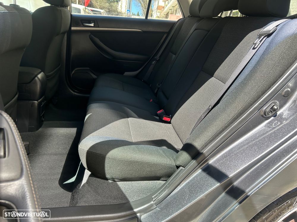 Toyota Avensis SW 2.0 D-4D - 13