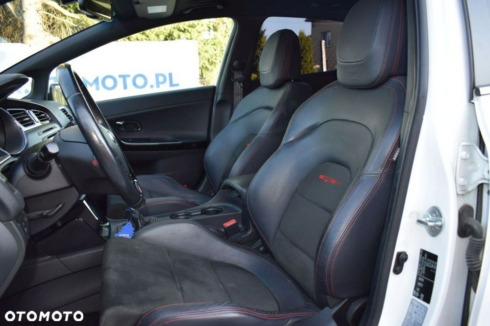 Kia Ceed - 11