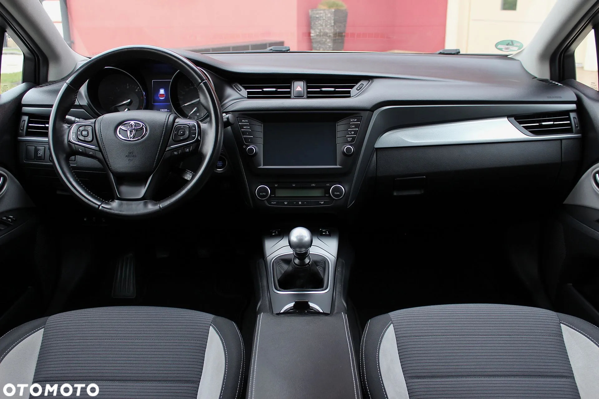 Toyota Avensis 2.0 D-4D Selection - 12
