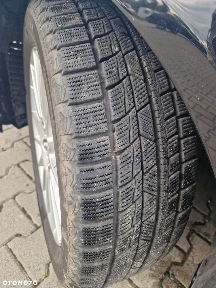 Jaguar XE - 3