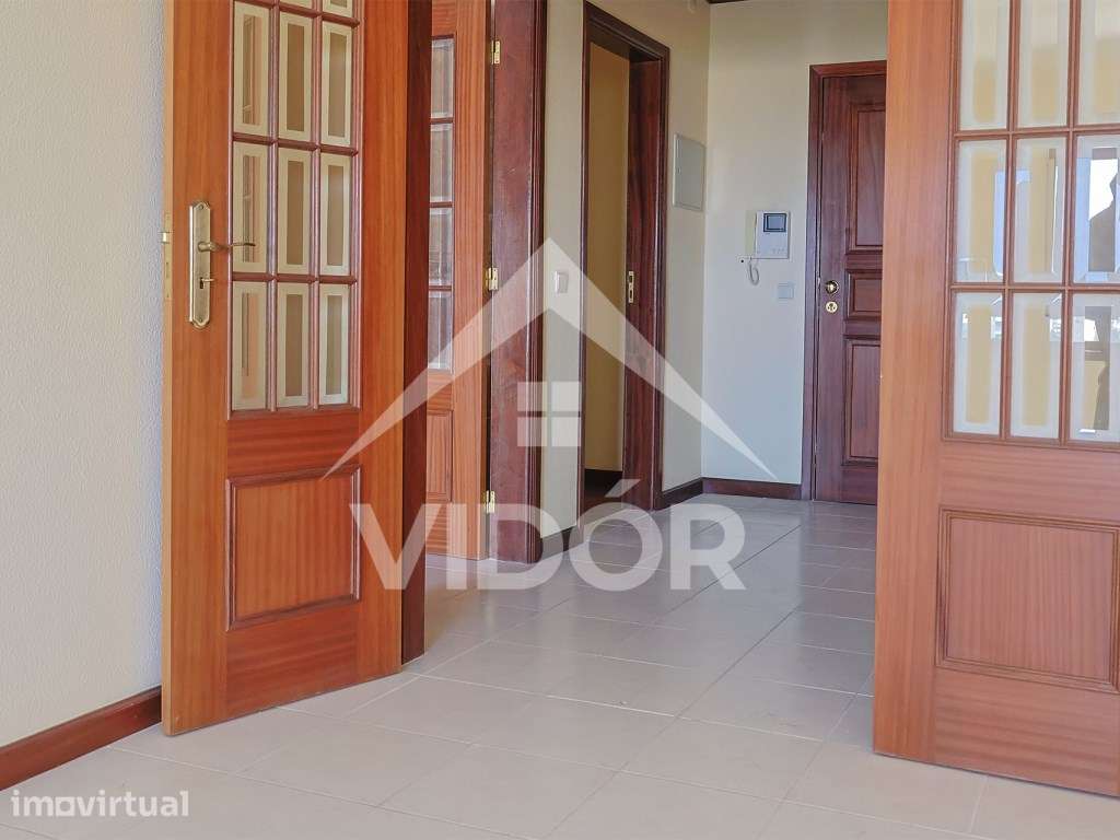 Vista Mar, Luz Natural e Conforto T3 no 7º Andar com Parqueamento e... - Grande imagem: 3/18