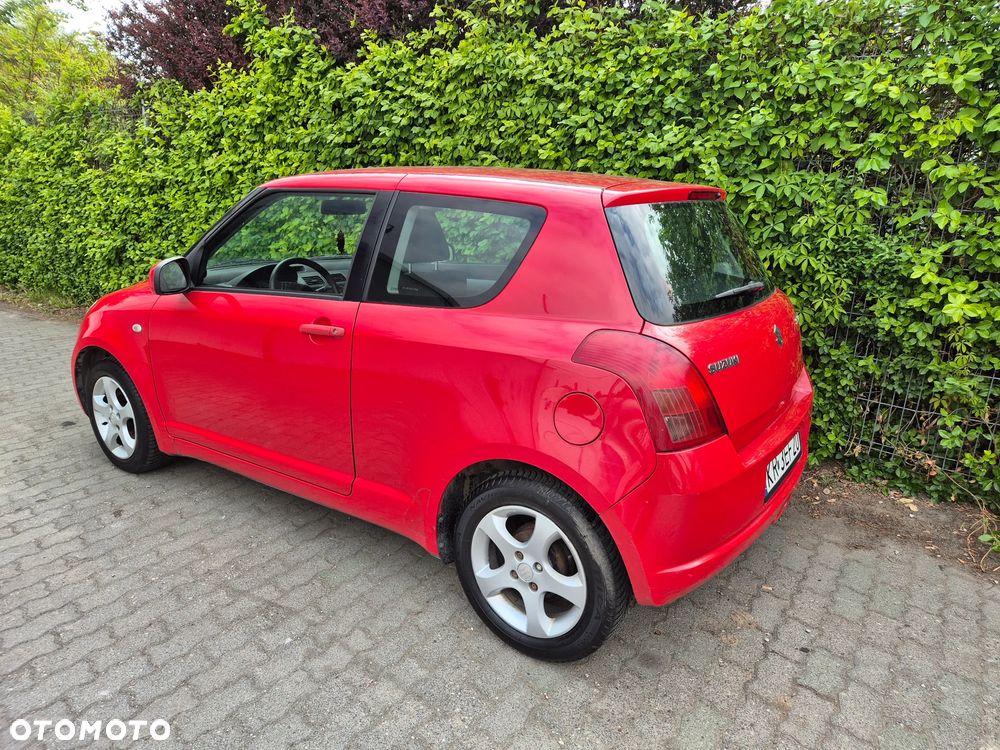 Suzuki Swift 1.3 Club - 4