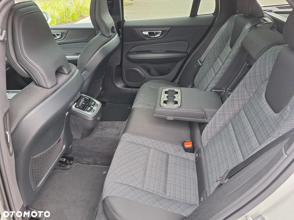 Volvo V60 B4 D Momentum Pro - 21