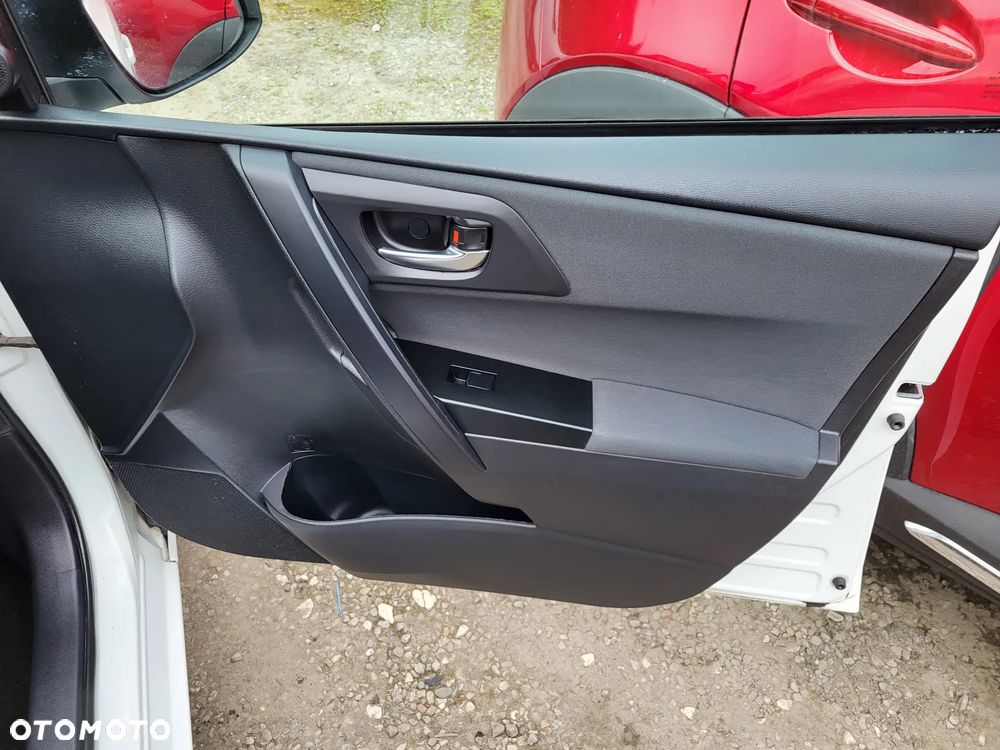 Toyota Auris 1.33 Dual-VVT-i Cool - 19