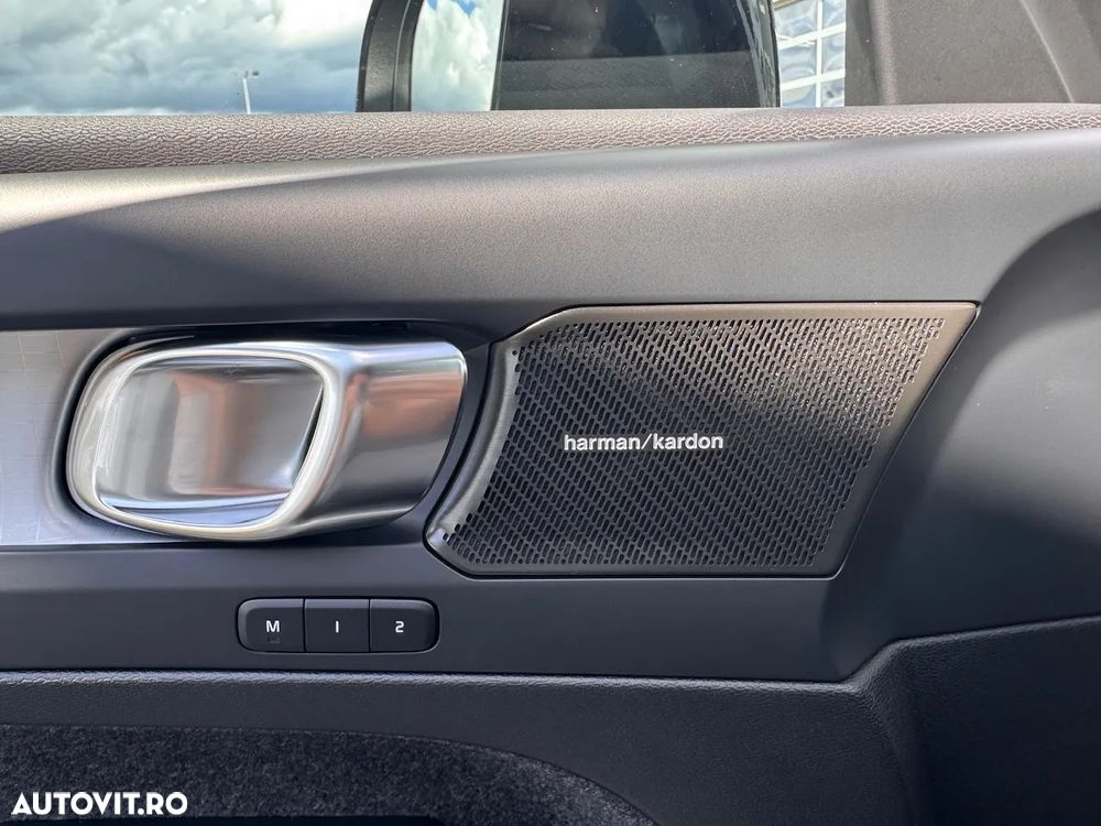 Volvo XC 40 B3 AT FWD MHEV Plus Dark - 8