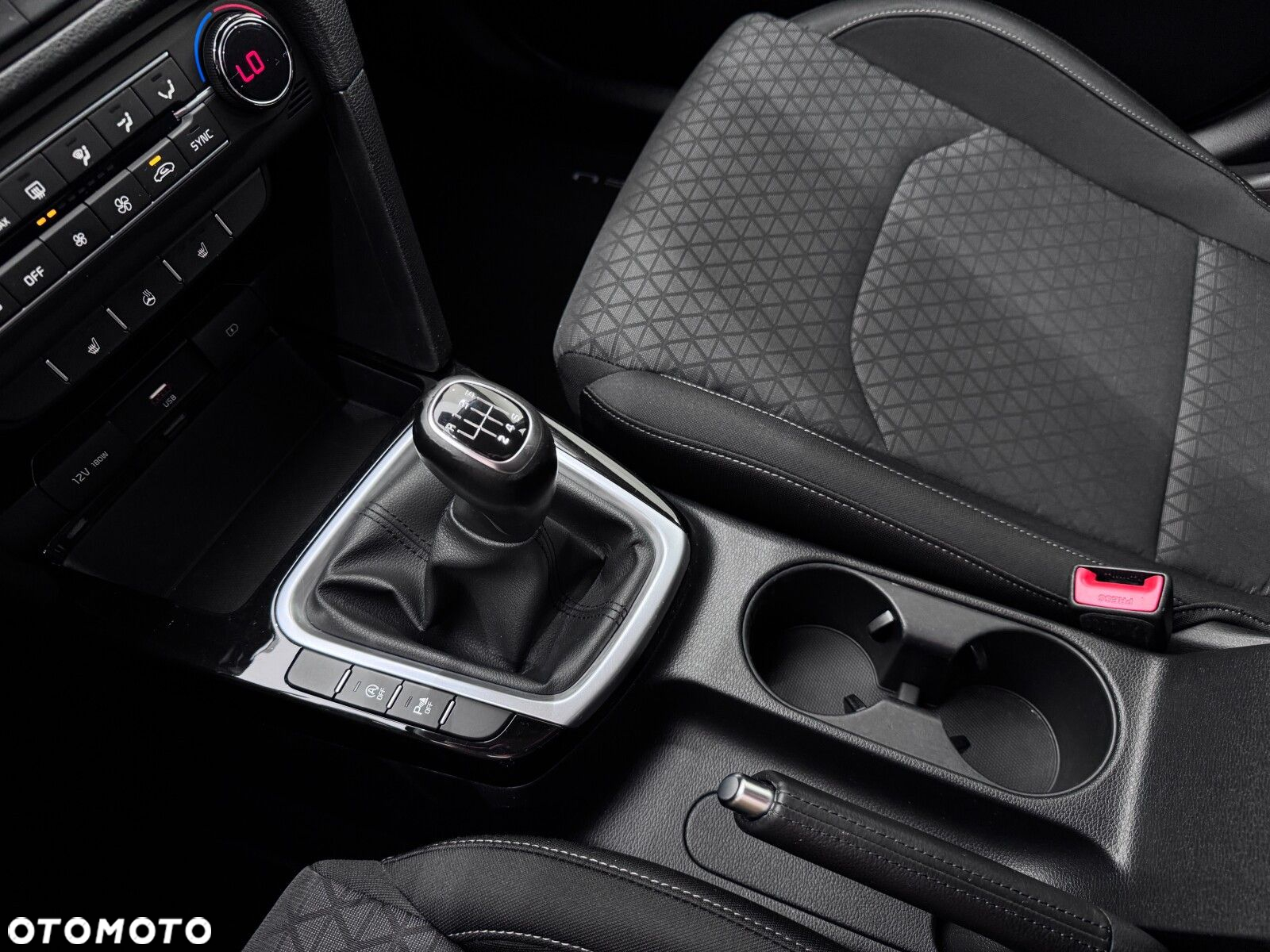 Kia Ceed - 26