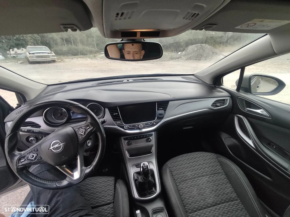 Opel Astra Sports Tourer - 12